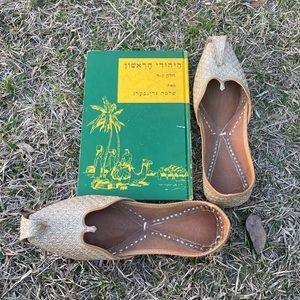 Vintage Gold Embroidered Curl Toe Shoes Size# 6